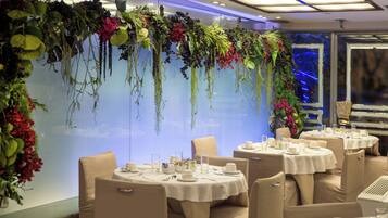 Daily buffet breakfast for a fee