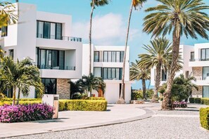 Royal Apartment | In-room safe, desk, laptop workspace, blackout drapes