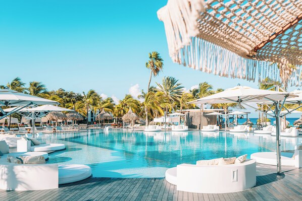 3 outdoor pools, open 8:00 AM to 8:00 PM, pool umbrellas, pool loungers - Van der Valk Plaza Beach & Dive Resort Bonaire - All Inclusive (Kralendijk)