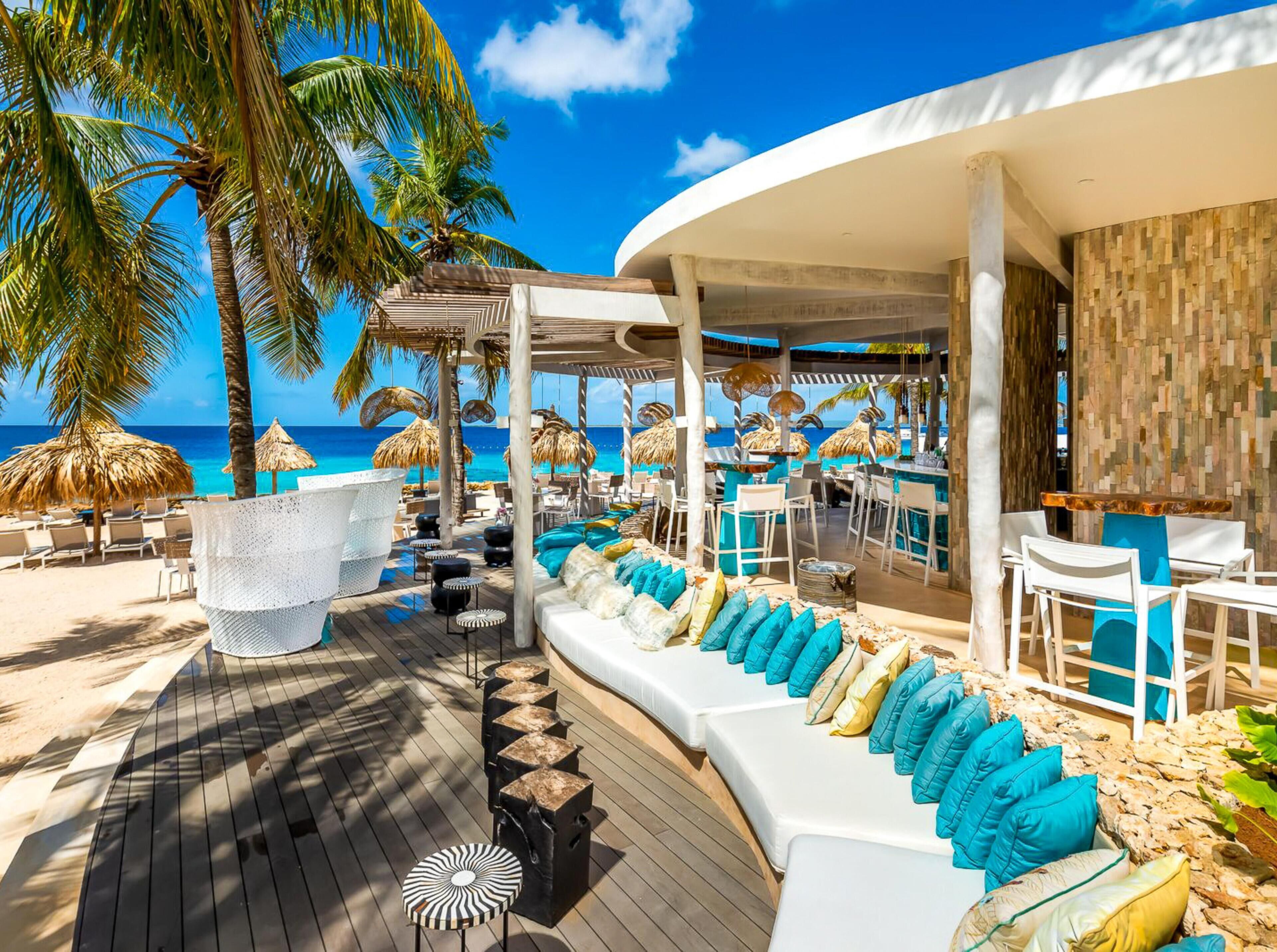 3 bars/lounges, beach bar