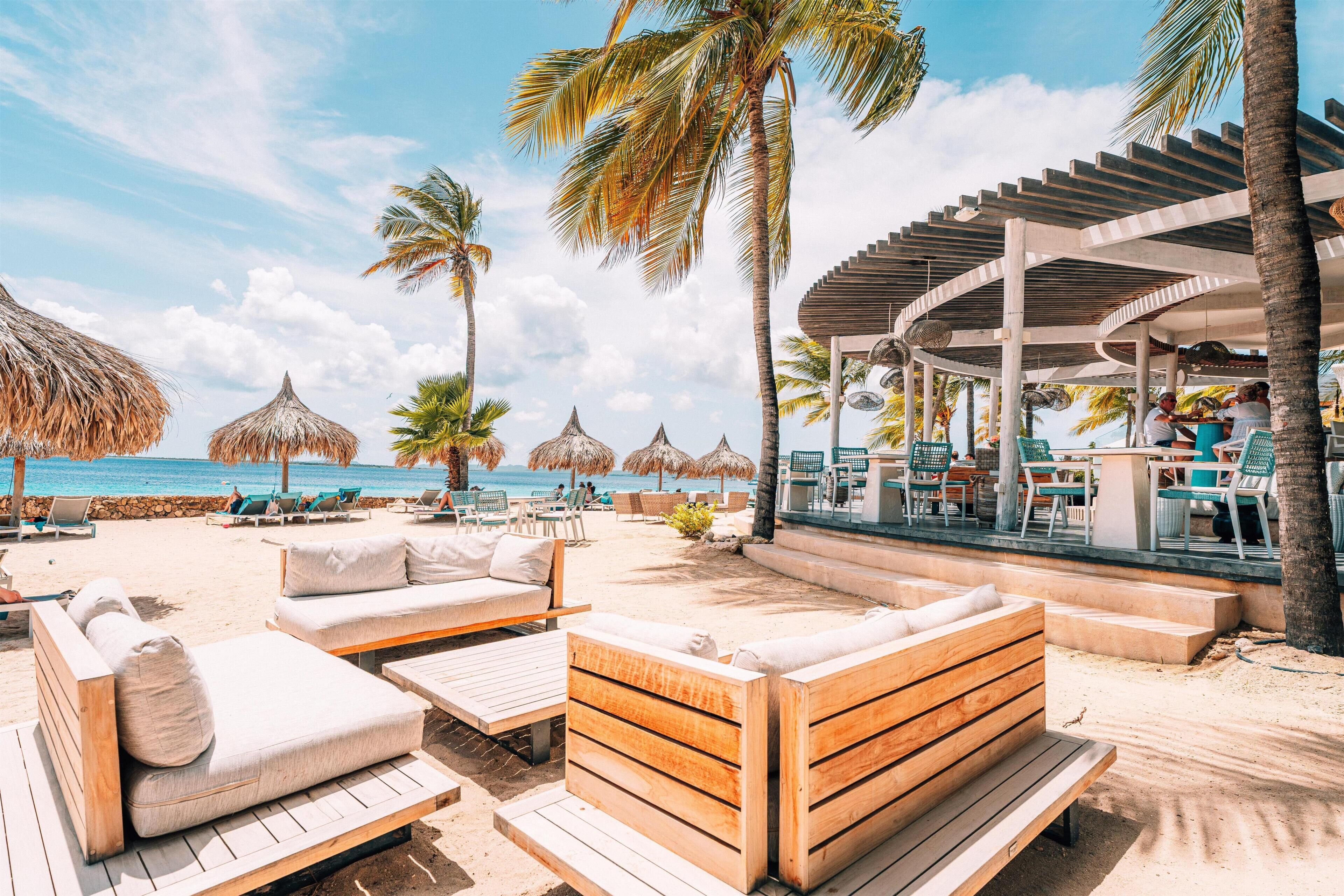 3 bares y bar en la playa