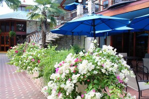 Dinner served - The Inn Of The Hills (Kerrville)