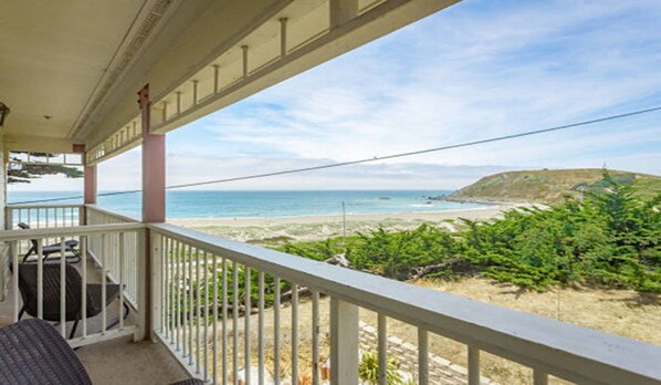 Standard Room, 1 King Bed, Partial Ocean View | Balcony view - Pacifica Beach Hotel (Pacifica)