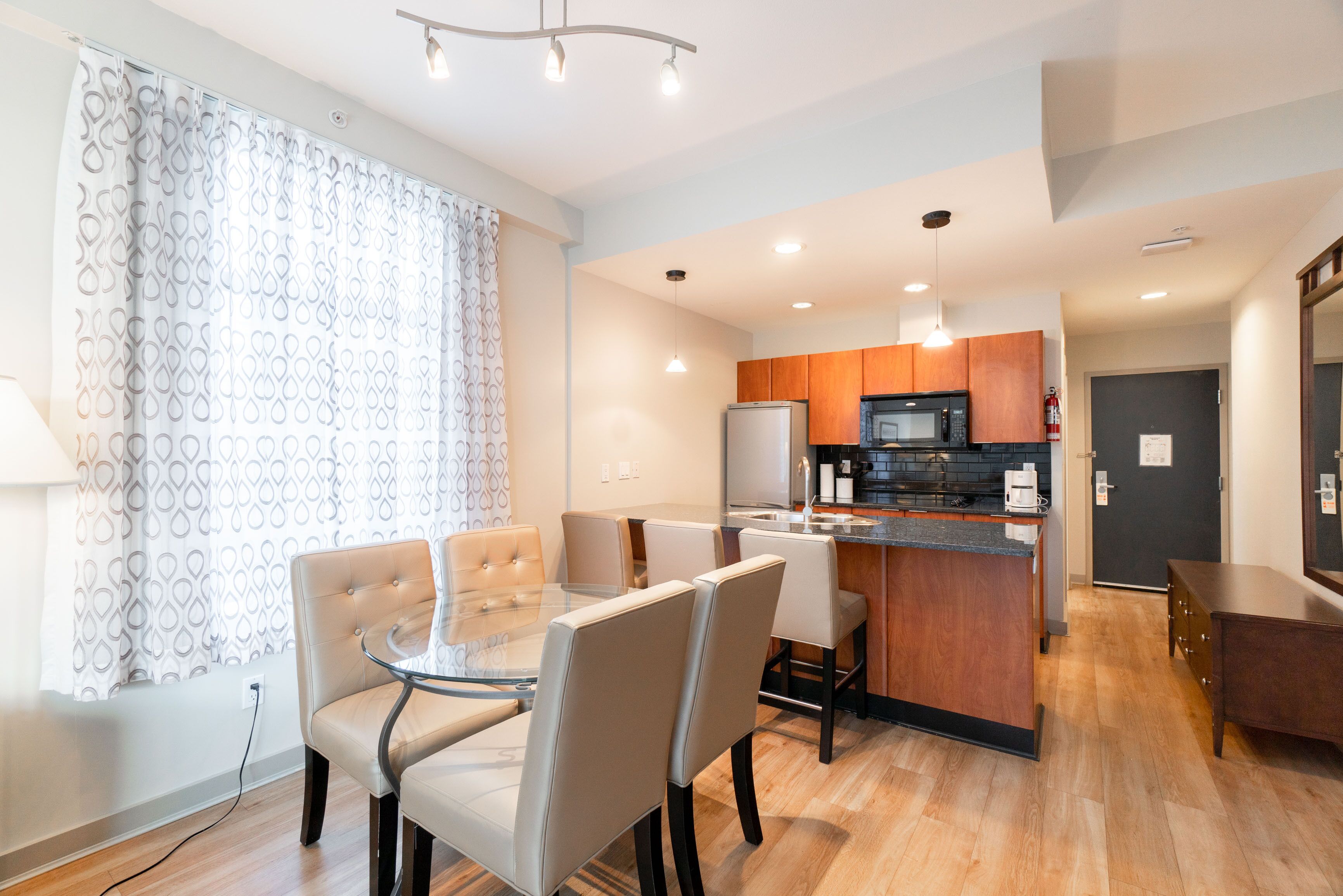 suite, 2 bedrooms | private kitchen | fridge, coffee/tea maker