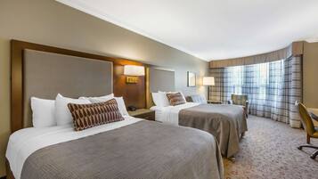 ตู้นิรภัยในห้องพัก, โต๊ะทำงาน, เตารีด/โต๊ะรีดผ้า, เตียงเสริม (ฟรี)