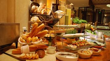 Desayuno (CNY 128 por persona)