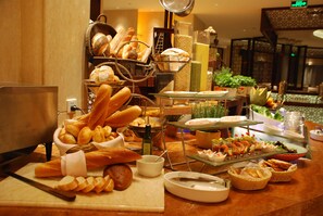 Desayuno (CNY 128 por persona)