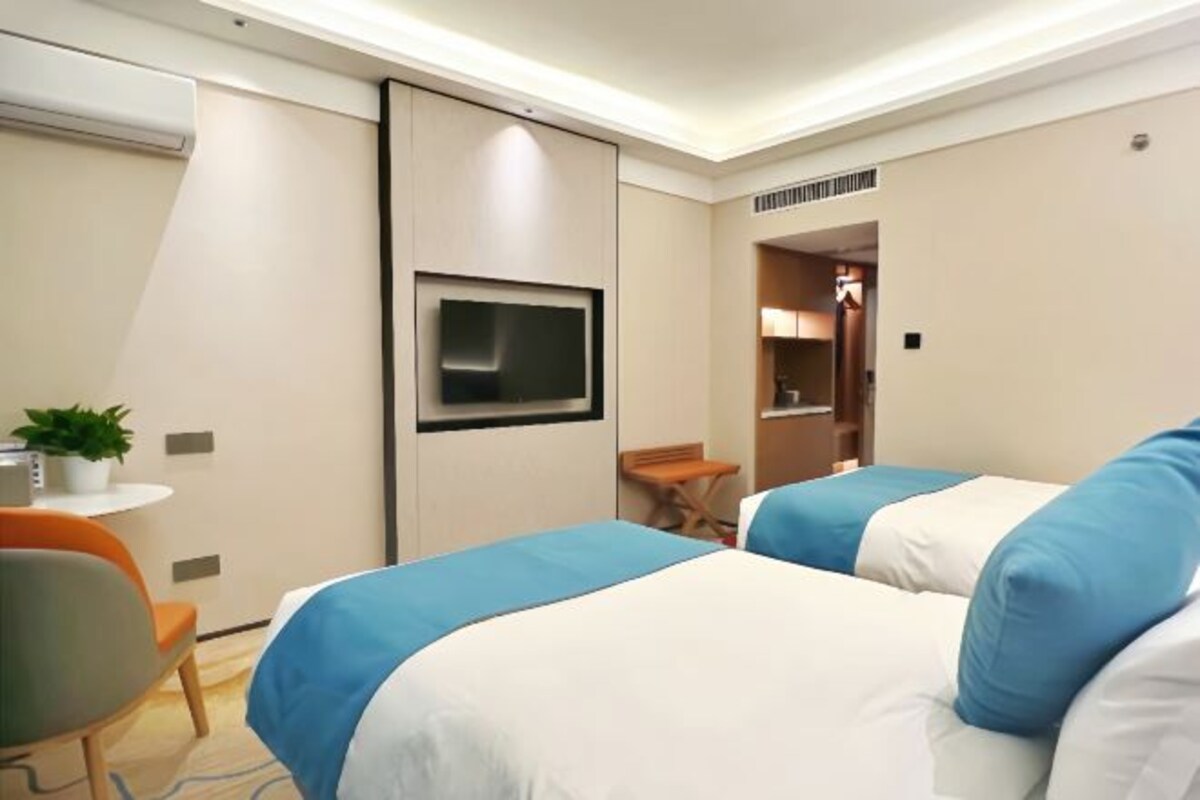 1 bedroom, in-room safe, desk, blackout curtains