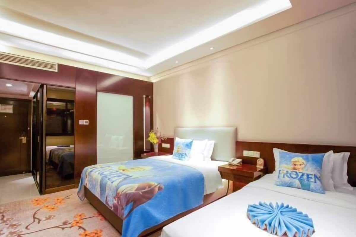 1 chambre, minibar, coffres-forts dans les chambres, bureau