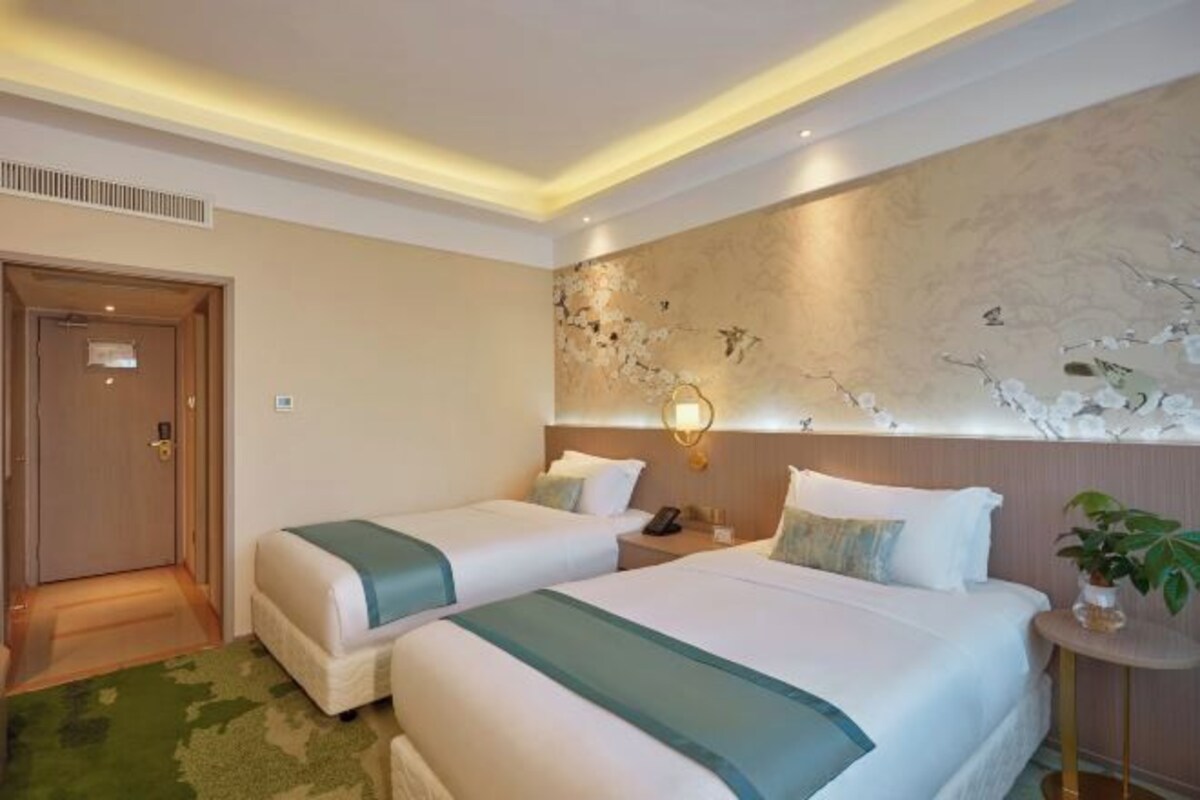 1 bedroom, in-room safe, desk, blackout curtains