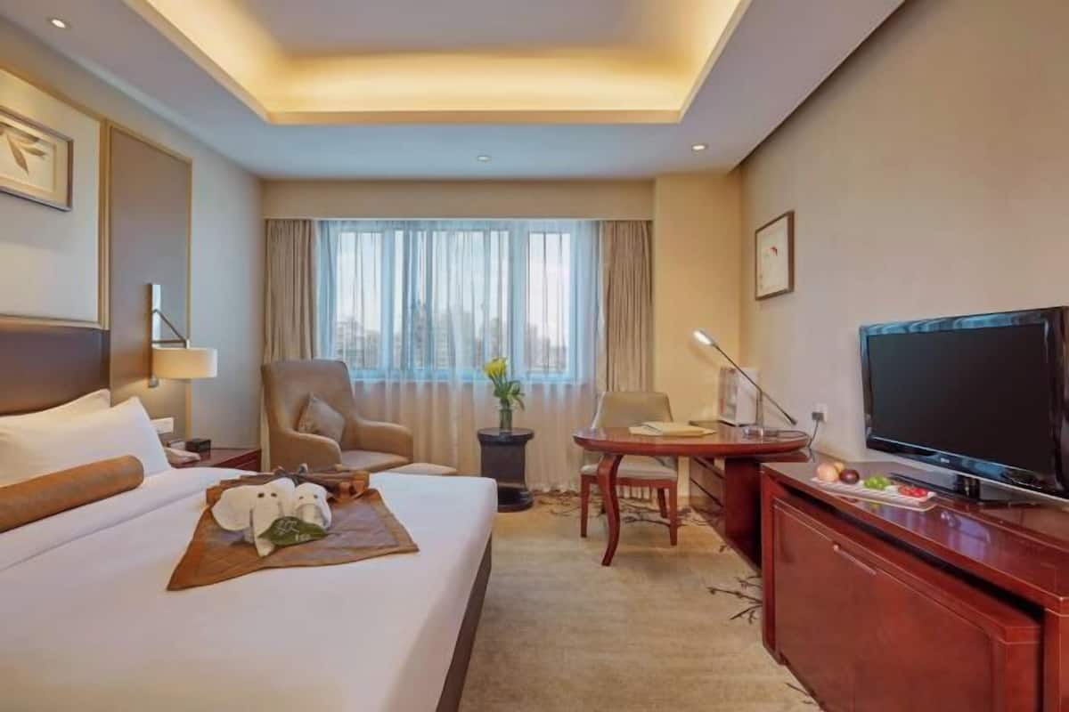 1 chambre, minibar, coffres-forts dans les chambres, bureau