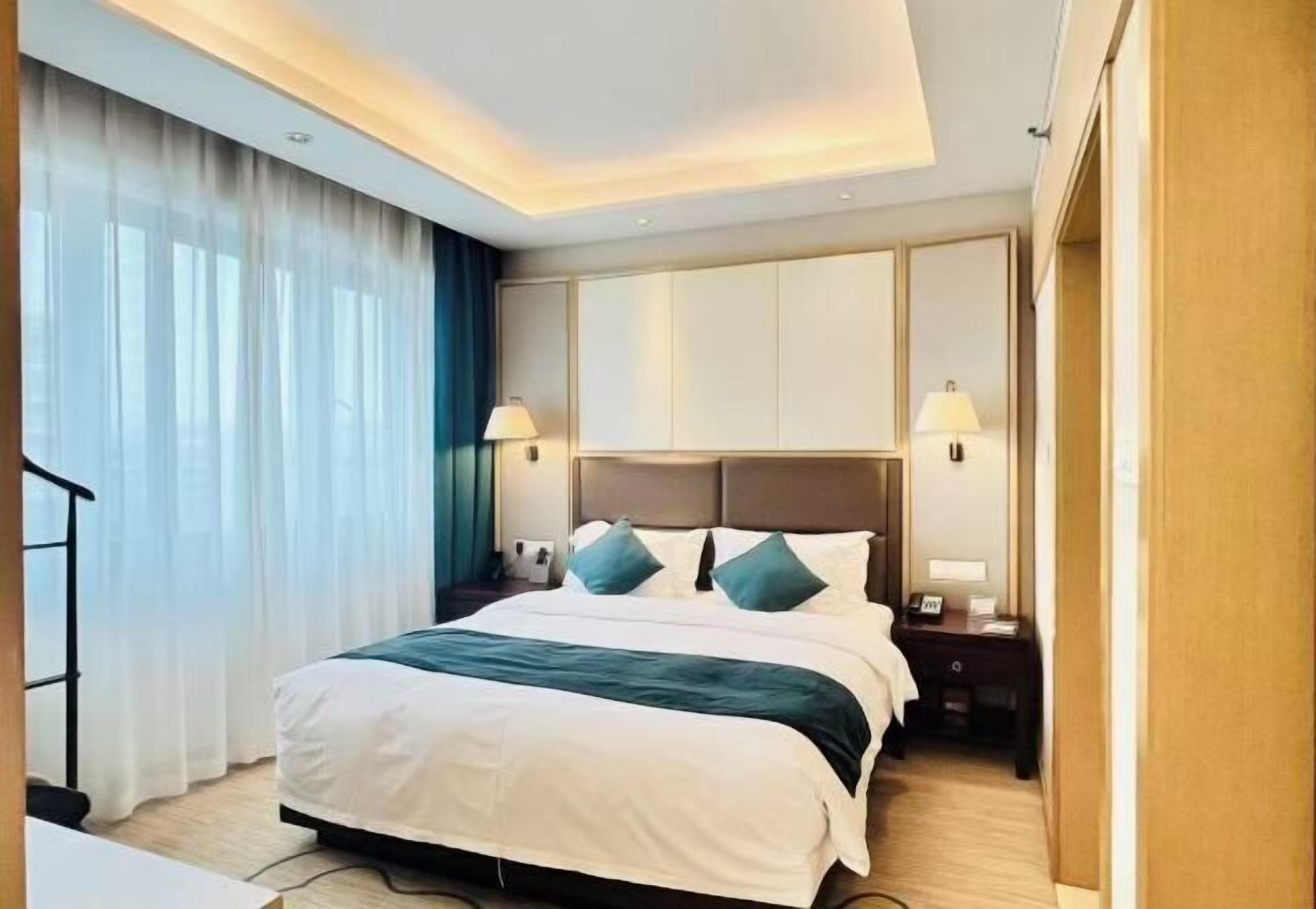 1 bedroom, minibar, in-room safe, desk