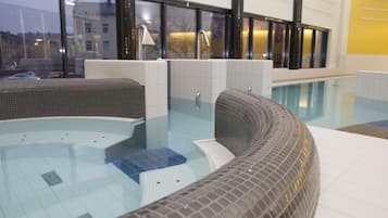 4 indoor pools, 2 outdoor pools