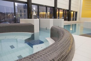 4 indoor pools, 2 outdoor pools