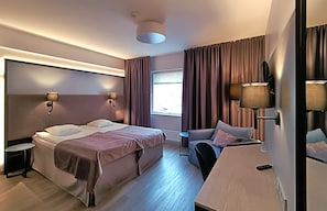 Superior-Zweibettzimmer | Minibar, Zimmersafe, Schreibtisch, Verdunkelungsvorhänge