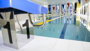 4 albercas techadas y 2 albercas al aire libre