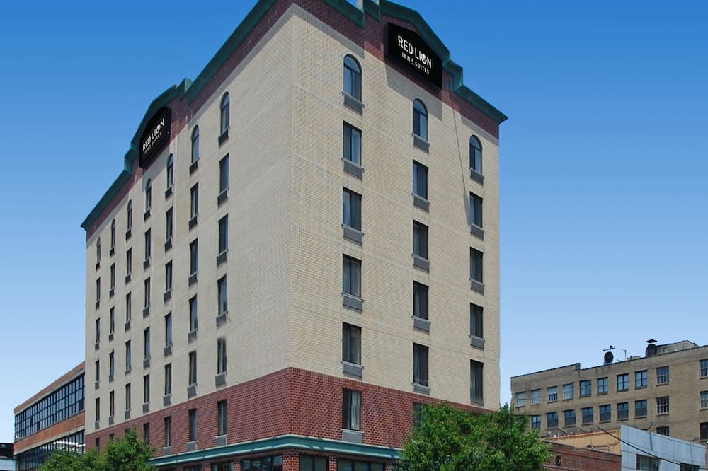 Red Lion Inn & Suites Long Island City