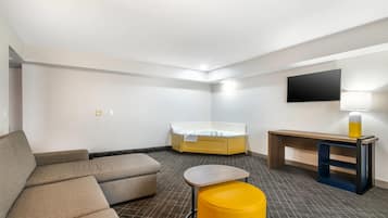 Suite, Non Smoking, Hot Tub | Hypo-allergenic bedding, desk, laptop workspace, blackout drapes