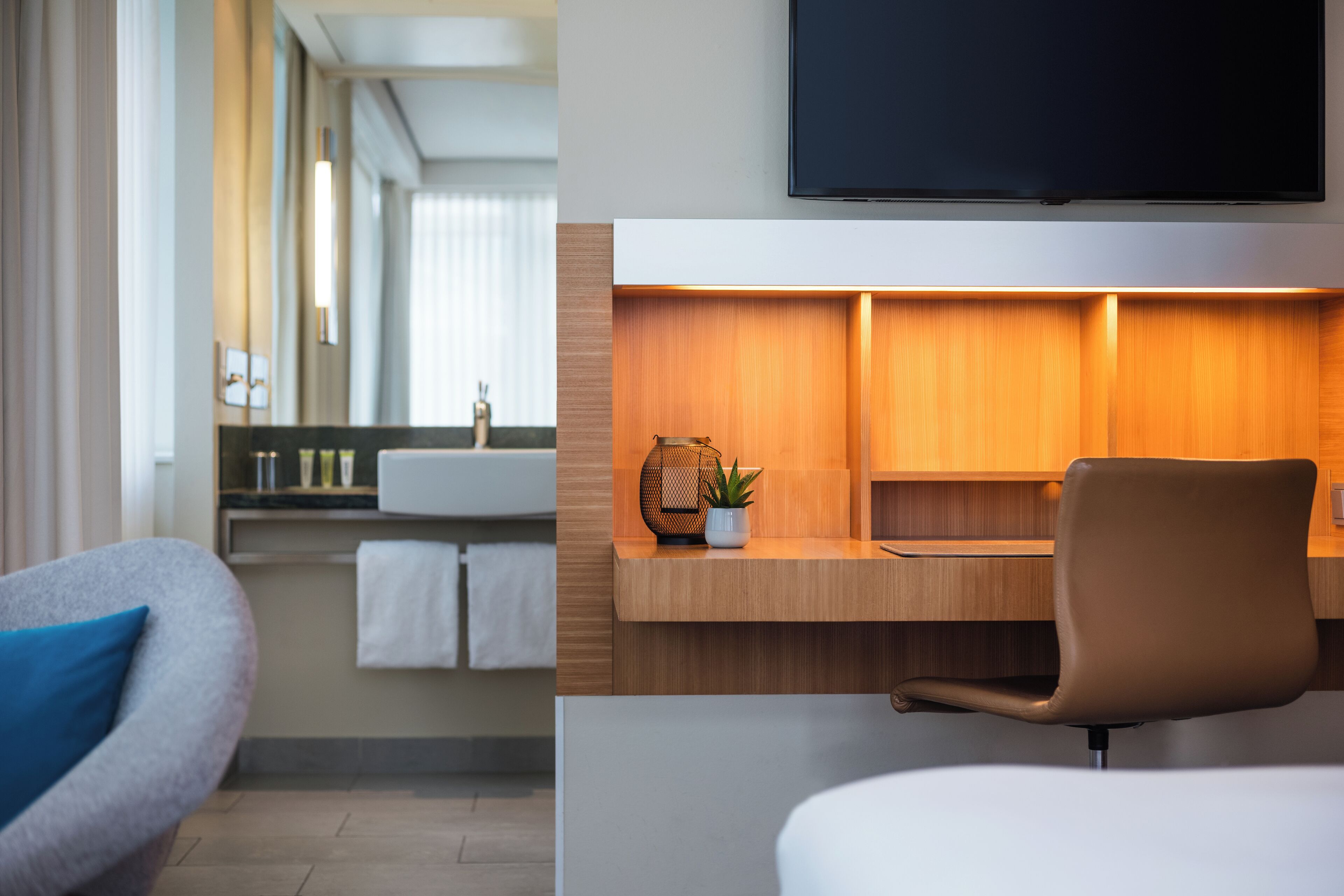 Caja de seguridad en la habitación y escritorio 