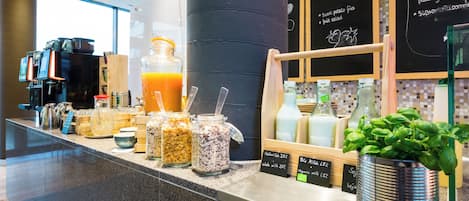 Buffet déjeuner (30 EUR par personne)