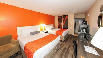 Zimmer, 2 Queen-Betten, Nichtraucher, Erdgeschoss | Schreibtisch, laptopgeeigneter Arbeitsplatz, Verdunkelungsvorhänge