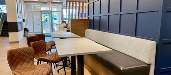 Howard Johnson by Wyndham Winnipeg West
