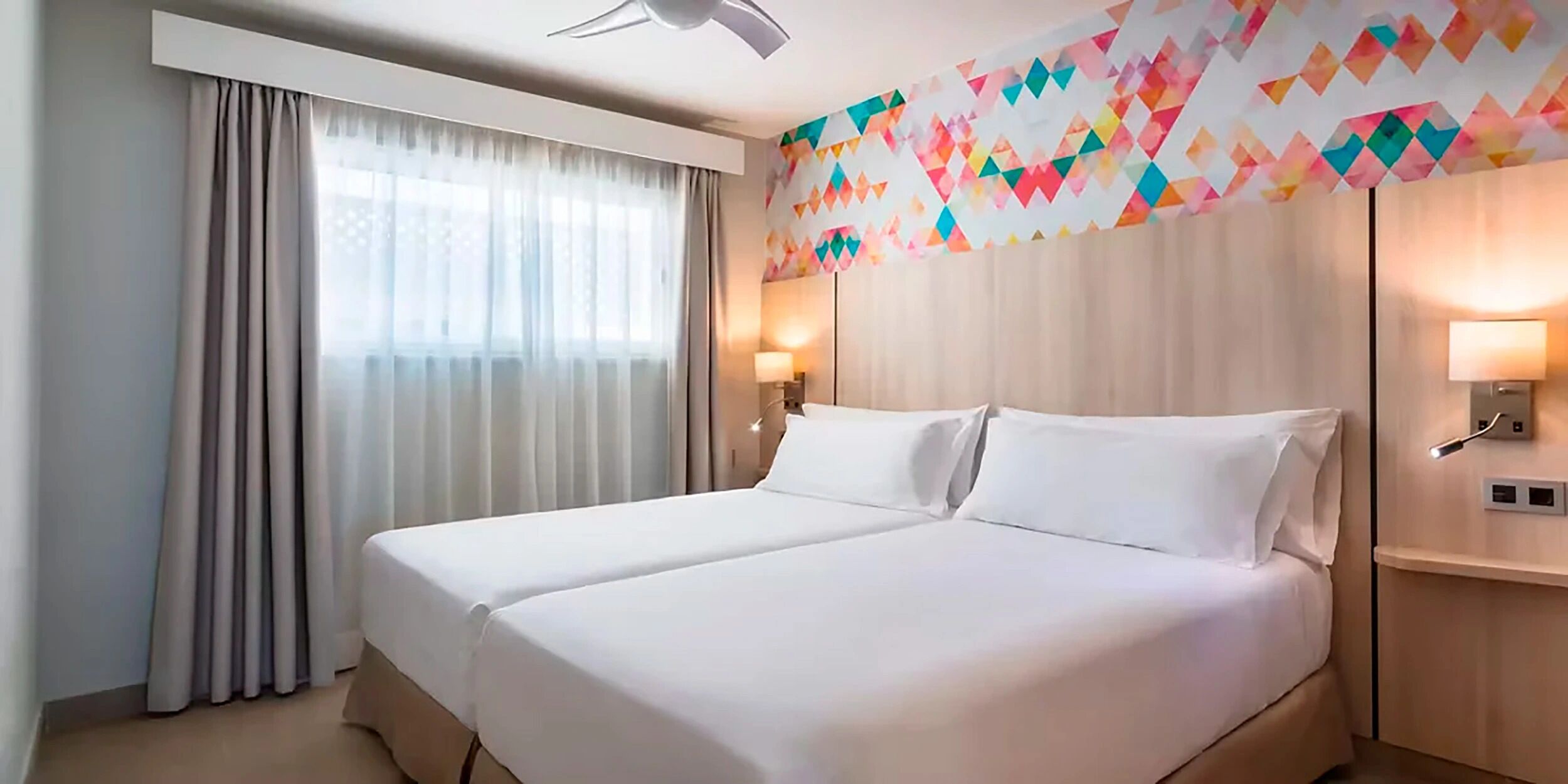 Classic Suite, Balcony | Minibar, in-room safe, free WiFi, bed sheets