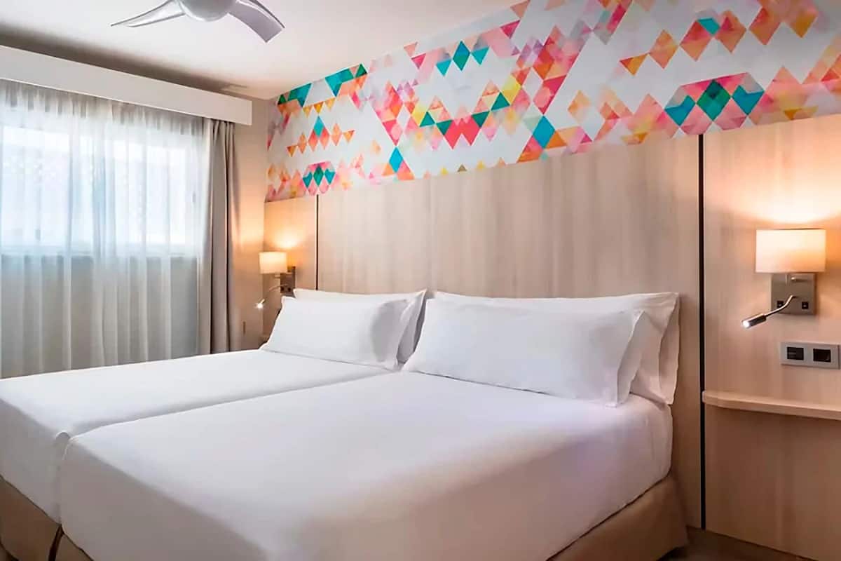 Classic Suite, Balcony | Minibar, in-room safe, free WiFi, bed sheets