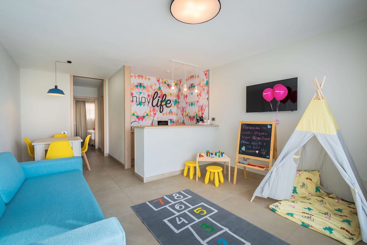 1 bedroom, minibar, in-room safe, free cots/infant beds