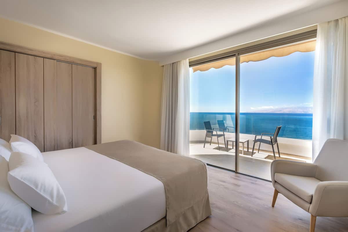 minibar, in-room safe, desk, blackout curtains