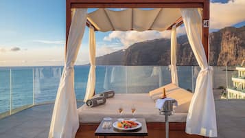 Relax in style with a comfortable bed and breathtaking views of the sea and mountains.