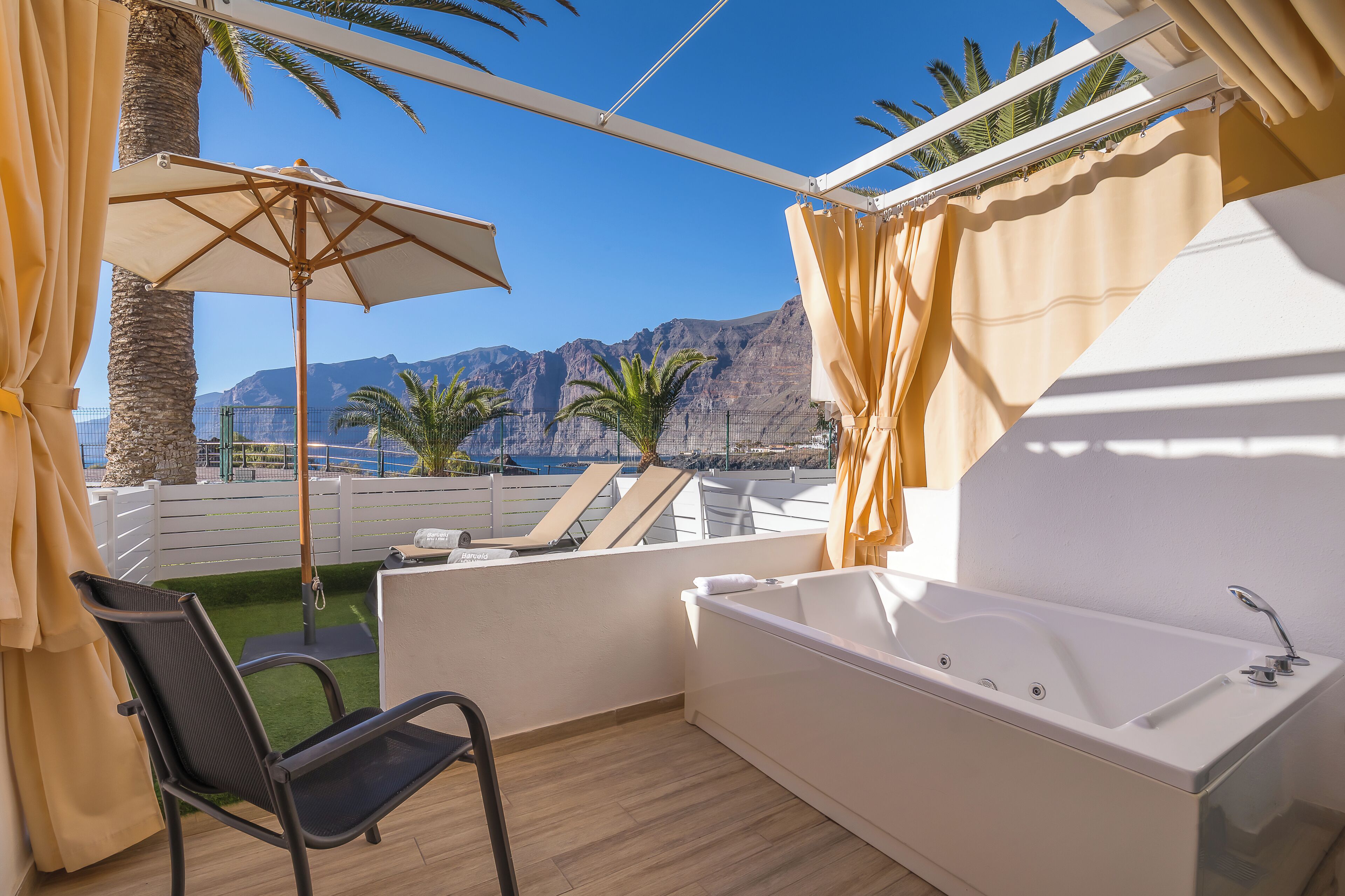 Deluxe tweepersoonskamer, bubbelbad, uitzicht op tuin | Terras
