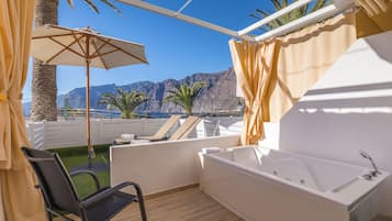 Deluxe tweepersoonskamer, bubbelbad, uitzicht op tuin | Terras