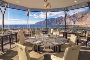 2 restaurants; breakfast, lunch and dinner served  - Barceló Santiago - Adults Only (Santiago del Teide)