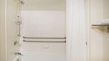 Combined shower/bathtub, hair dryer, towels