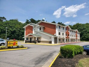 Front of property - Super 8 by Wyndham Salem VA (Salem)