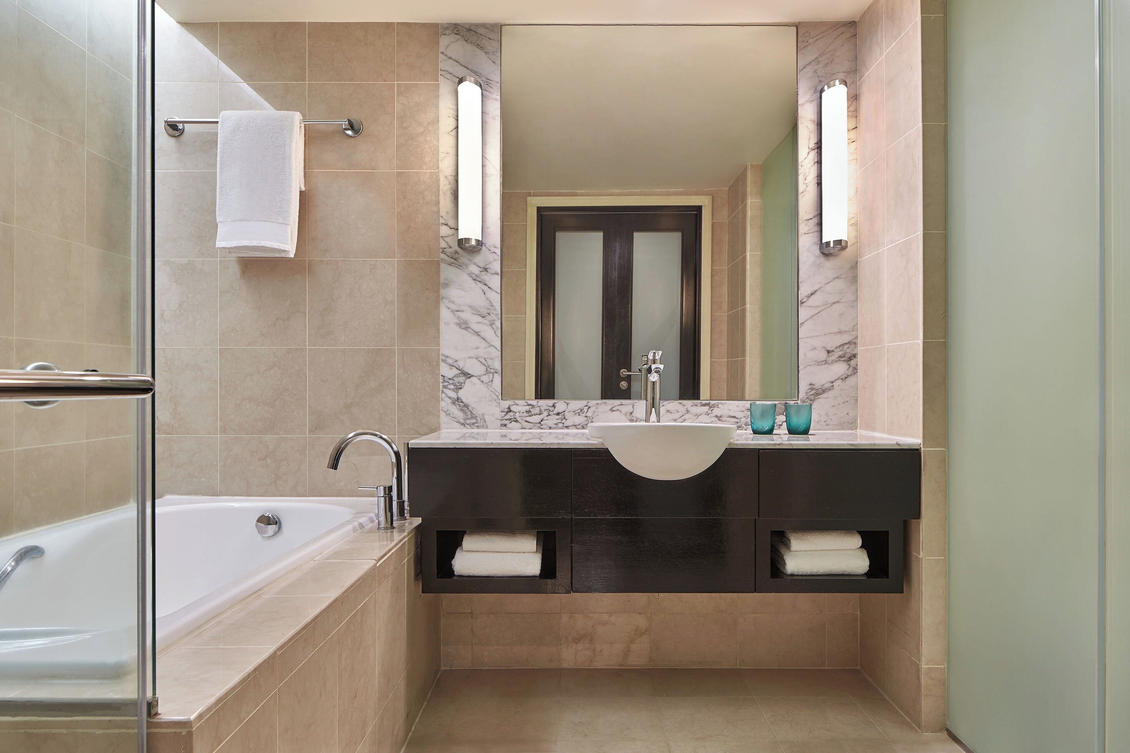 separate bathtub and shower, rainfall showerhead, free toiletries