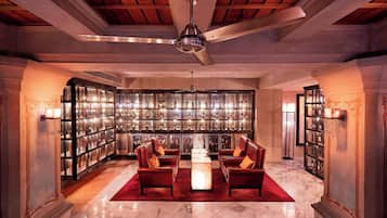 Serves dinner and happy hour