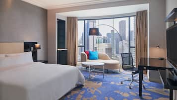 Hypo-allergenic bedding, minibar, in-room safe, desk