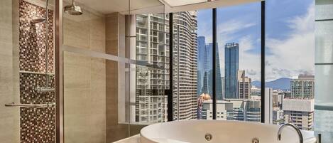 Club Suite, 1 Bedroom | Bathroom