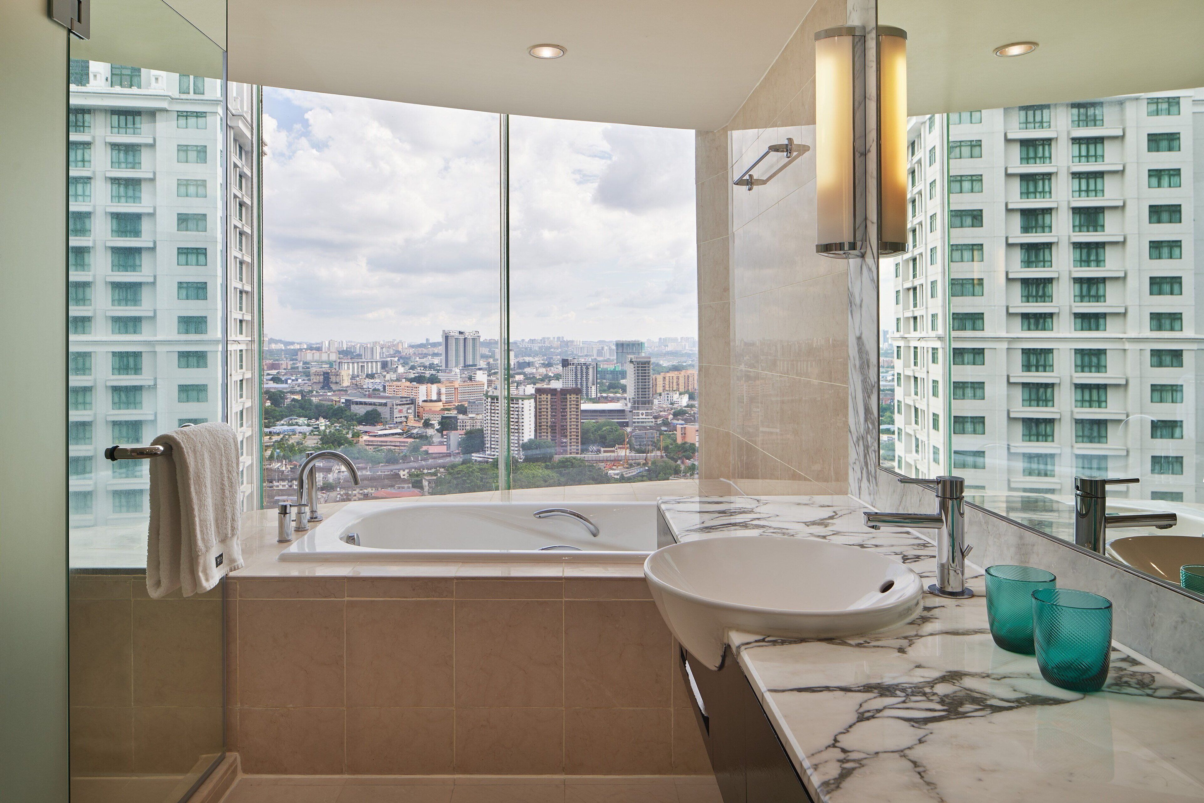 executive suite, 1 bedroom, non smoking | bathroom | separate bathtub and shower, rainfall showerhead, free toiletries
