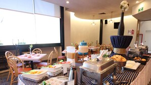 A buffet setup with various food items and tea. - Misión Express Aguascalientes Zona Norte (Jesús María)