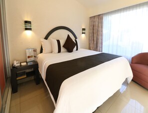 Skrivebord, mørklægningsgardiner, strygejern/strygebræt, gratis Wi-Fi