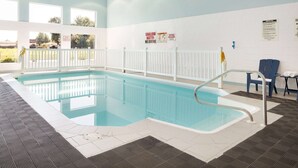 Indoor pool, open 8:00 AM to 10:00 PM, sun loungers - Days Inn by Wyndham Leamington (Leamington)