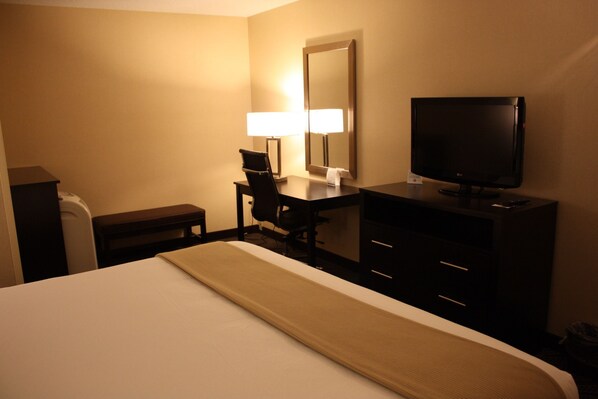 1 bedroom, in-room safe, desk, blackout curtains