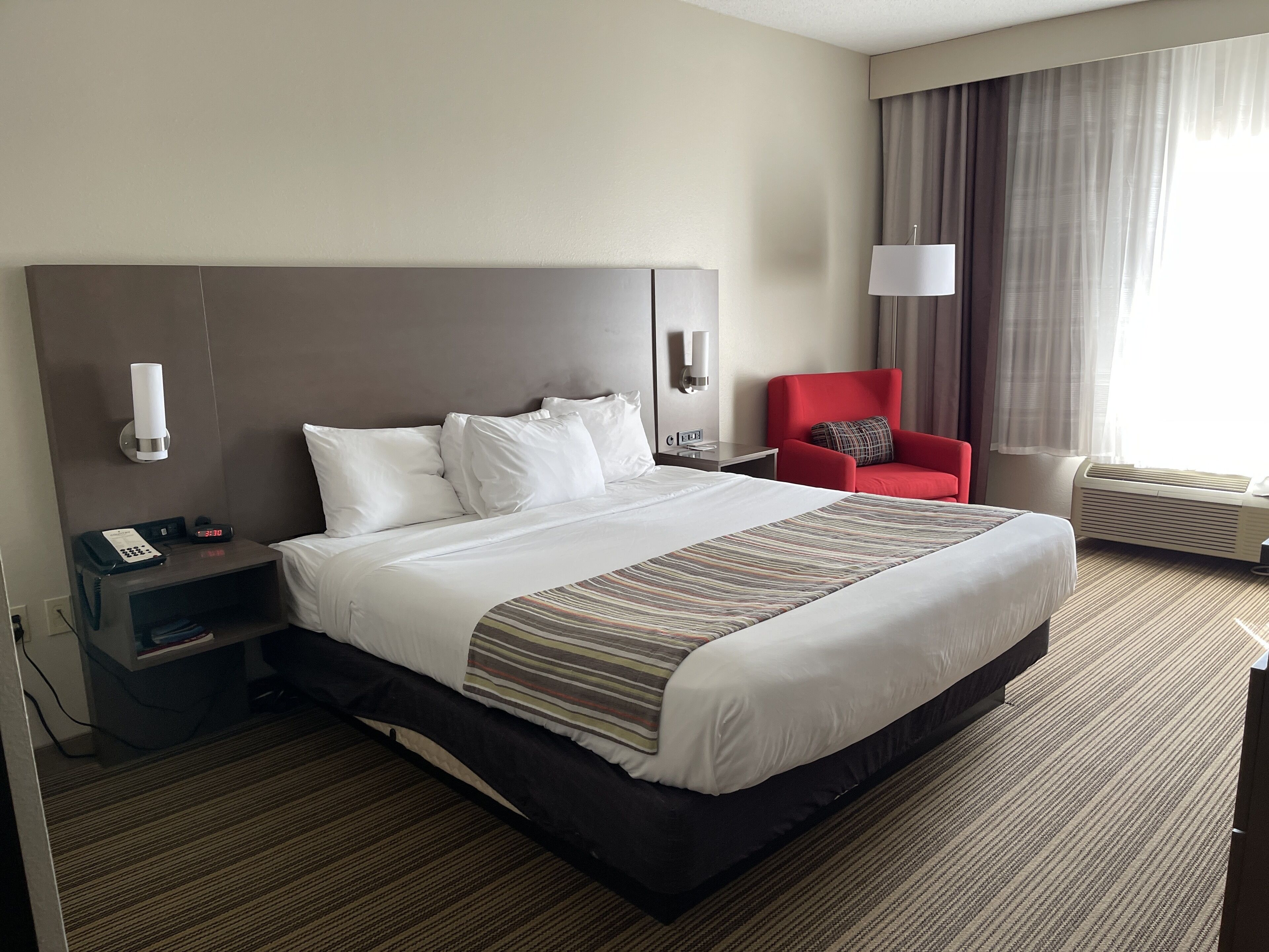 room, 1 king bed, non smoking | 1 bedroom, in-room safe, desk, blackout curtains