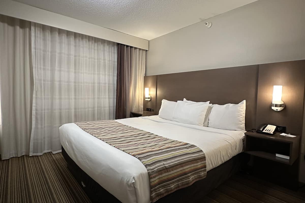 1 bedroom, in-room safe, desk, blackout curtains