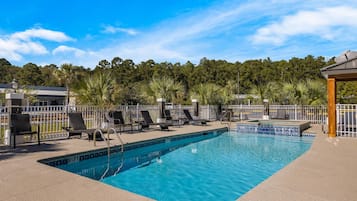 Außenpool (je nach Saison geöffnet)