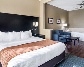 Skrivbord, strykjärn/strykbräda, gratis wi-fi och sängkläder