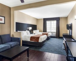 Escritorio, tabla de planchar con plancha, wifi gratis y ropa de cama 